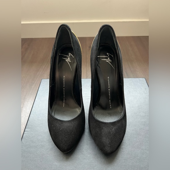 Authentic - Giuseppe - Zanotti black suede pumps with unique artsy gold heels. - Picture 2 of 8